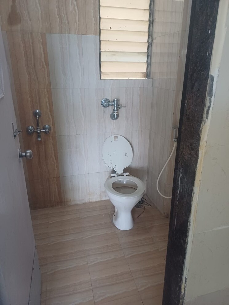 Bathroom, best-complex-andheri-west 3 Bedroom 950 Sq.Ft. Apartment In Andheri West Mumbai 7829060
