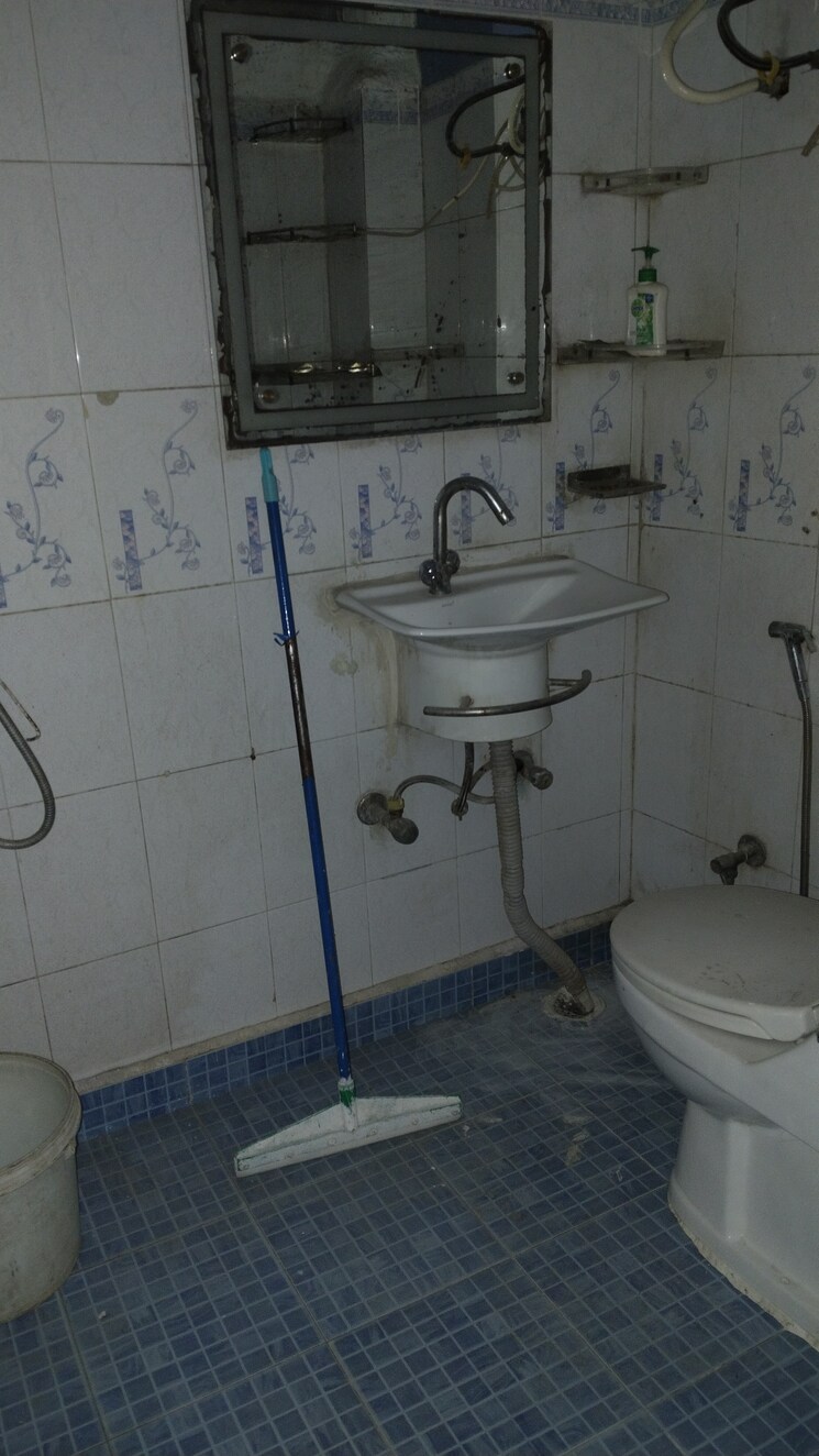 Bathroom, saket 2.5 Bedroom 900 Sq.Ft. Builder Floor In Saket Delhi 7829118