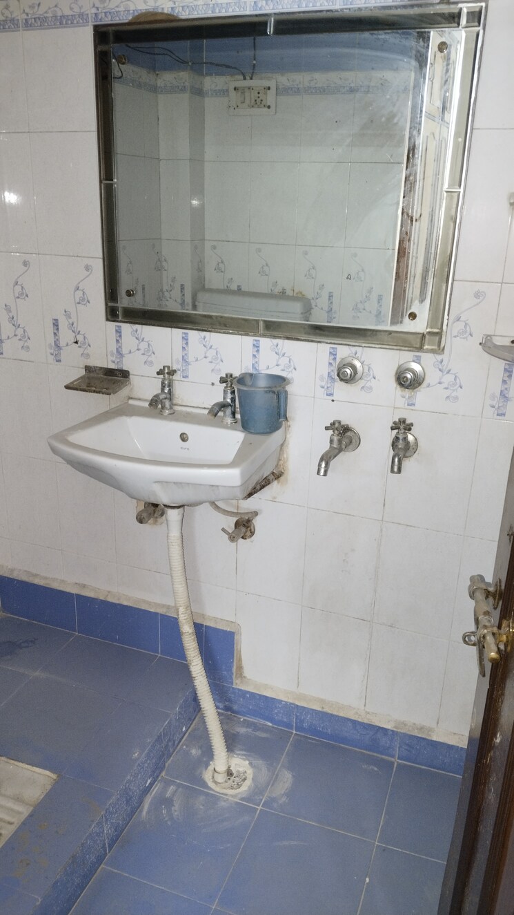 Bathroom, saket 2.5 Bedroom 900 Sq.Ft. Builder Floor In Saket Delhi 7829118