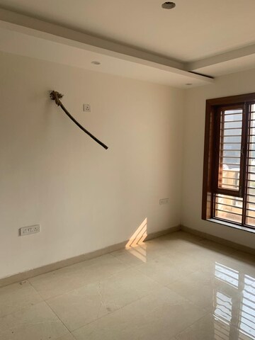 Room in 3 BHK Builder Floor at BPTP Park Central, Sector 85 – for Sale