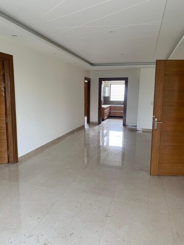 Room in 3 BHK Builder Floor at BPTP Park Central, Sector 85 – for Sale