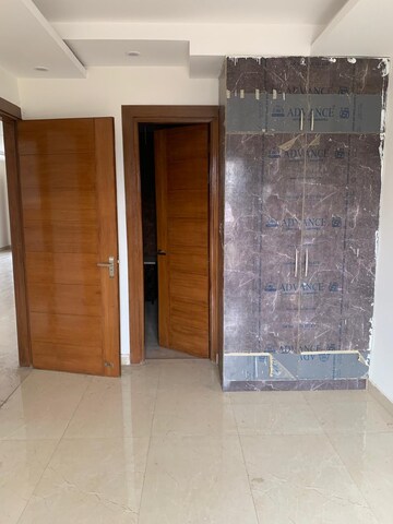 Furnished Amenities in 3 BHK Builder Floor at BPTP Park Central, Sector 85 – for Sale