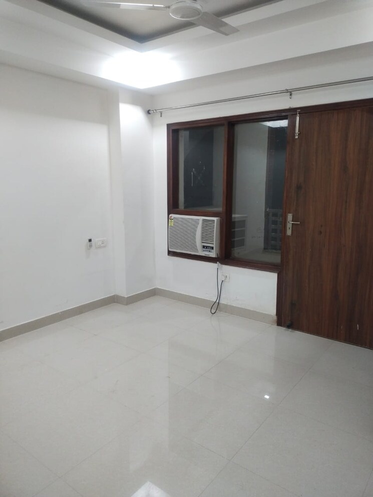 Room, rwa-residential-society-sector-46 2 Bedroom 900 Sq.Ft. Apartment In Sector 46 Gurgaon 7829231