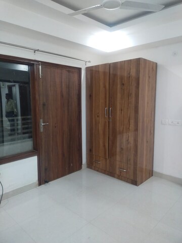 Room in 2 BHK Apartment at RWA Residential Society Sector 46, Sector 46 – for Rent