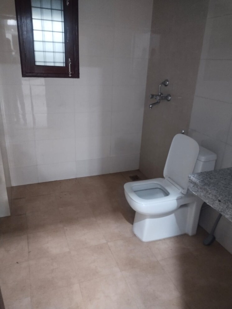 Bathroom, rwa-residential-society-sector-46 2 Bedroom 900 Sq.Ft. Apartment In Sector 46 Gurgaon 7829231