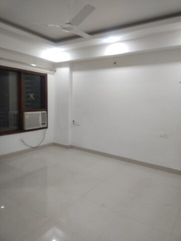 Room in 2 BHK Apartment at RWA Residential Society Sector 46, Sector 46 – for Rent
