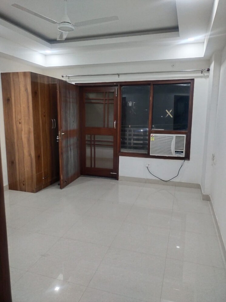 Room, rwa-residential-society-sector-46 2 Bedroom 900 Sq.Ft. Apartment In Sector 46 Gurgaon 7829231