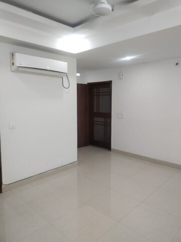 Room in 2 BHK Apartment at RWA Residential Society Sector 46, Sector 46 – for Rent