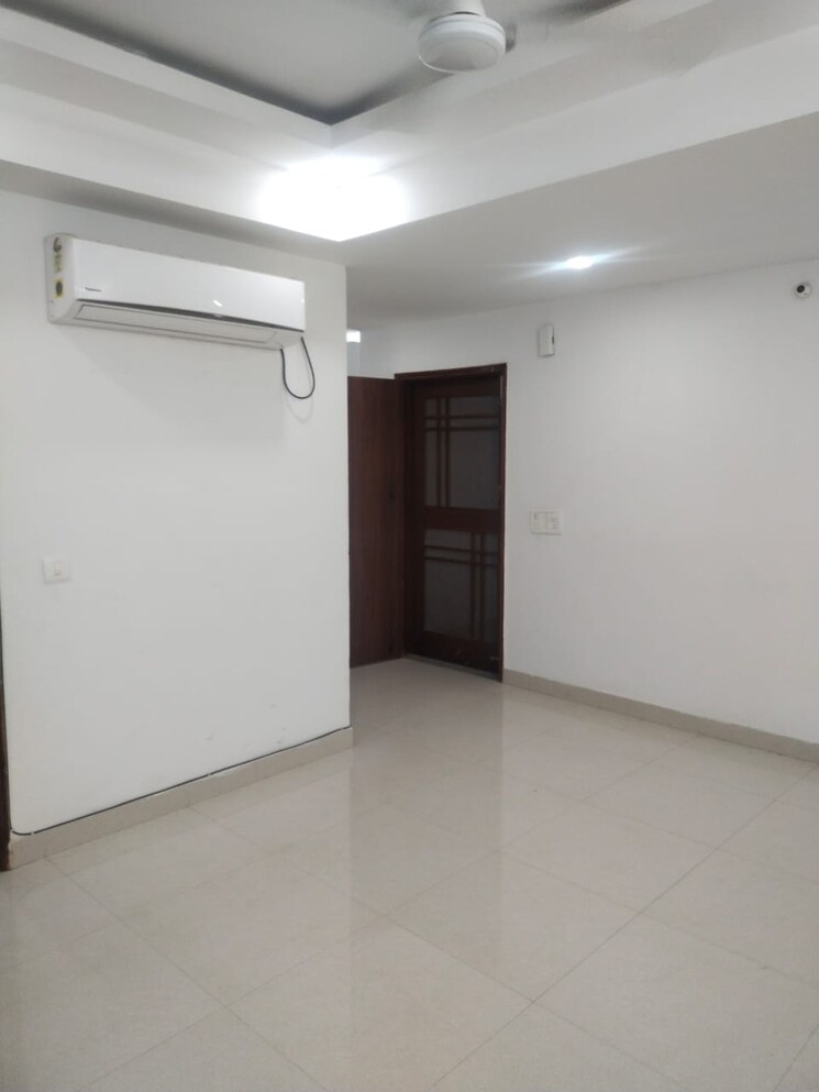 Room, rwa-residential-society-sector-46 2 Bedroom 900 Sq.Ft. Apartment In Sector 46 Gurgaon 7829231