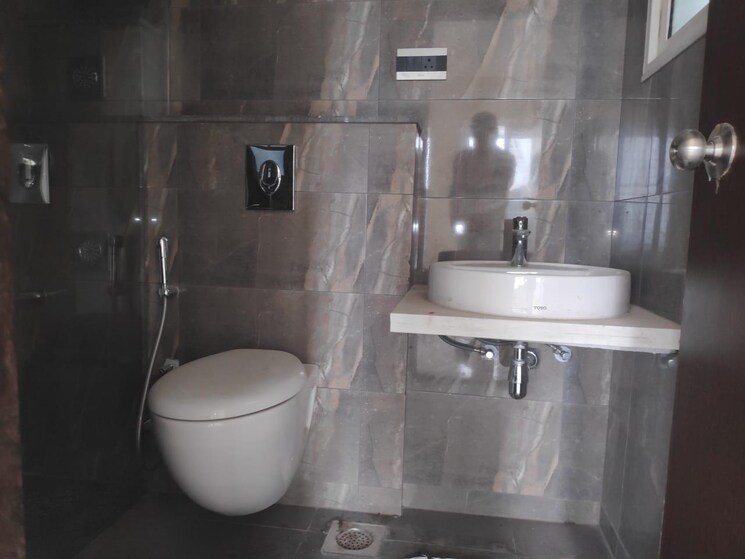 Bathroom, pharande-puneville 3 Bedroom 950 Sq.Ft. Apartment In Tathawade Pune 7826756