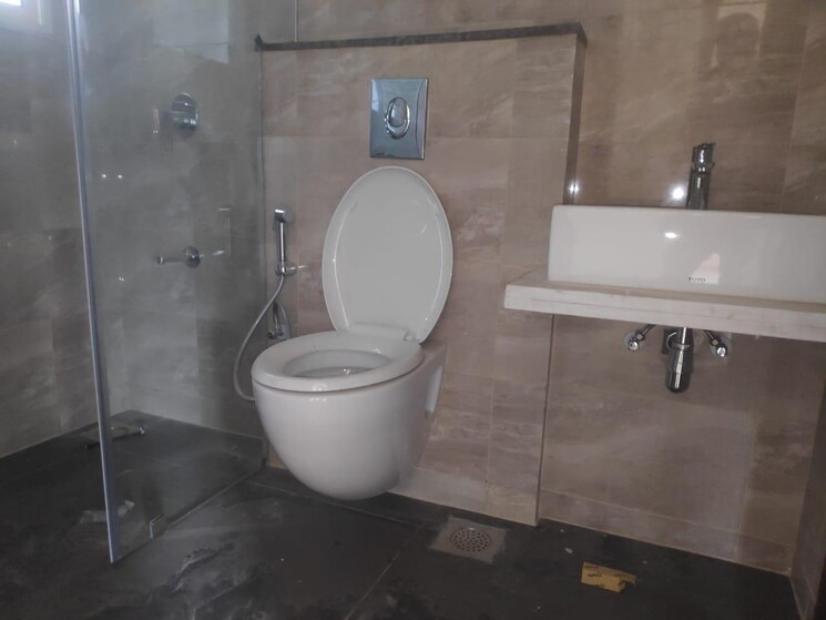 Bathroom, pharande-puneville 3 Bedroom 950 Sq.Ft. Apartment In Tathawade Pune 7826756