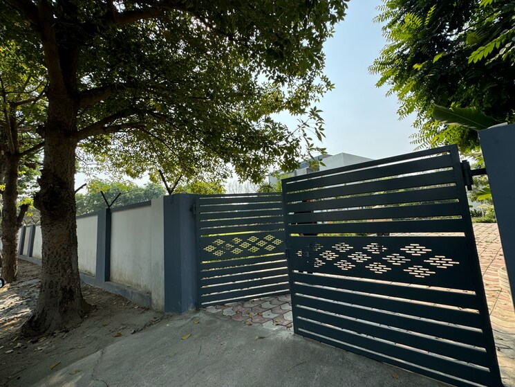 Balcony, srs-retreat-farms  1976 Sq.Yd. Plot In Manjhawali Faridabad 7829281