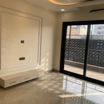 Room in 4 BHK Builder Floor at BPTP Park Central, Sector 85 – for Sale