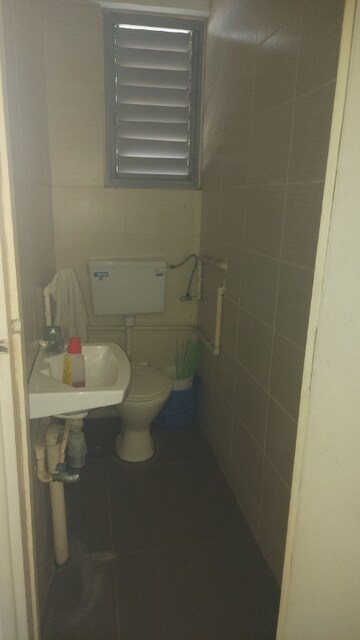 Bathroom in 3.5 BHK Apartment at Imperial Heights Phase 2, Goregaon West – for Sale