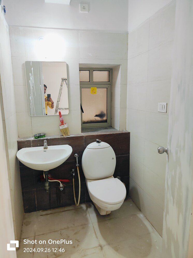 Bathroom, proview-officer-city-premium-tower 3 Bedroom 1350 Sq.Ft. Apartment In Raj Nagar Extension Ghaziabad 7829730