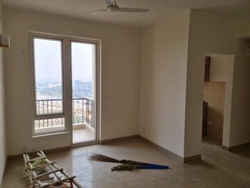 2 BHK Apartment For Rent in Emaar Emerald Estate, Sector 65