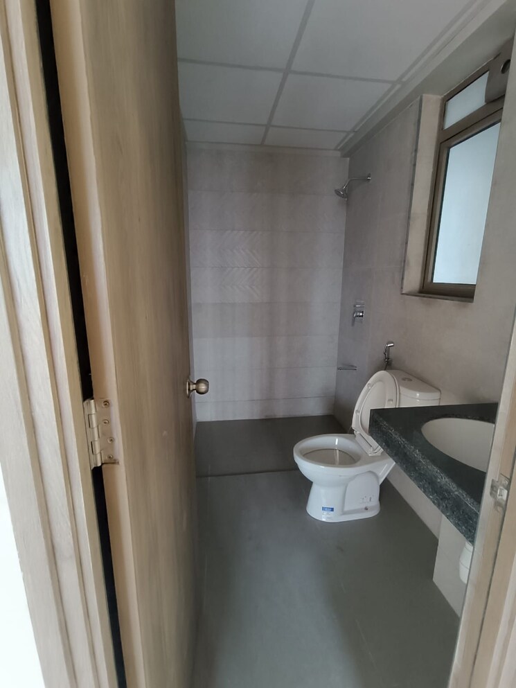Bathroom, kalpataru-paramount 2 Bedroom 711 Sq.Ft. Apartment In Kapur Bawdi Thane 7830032