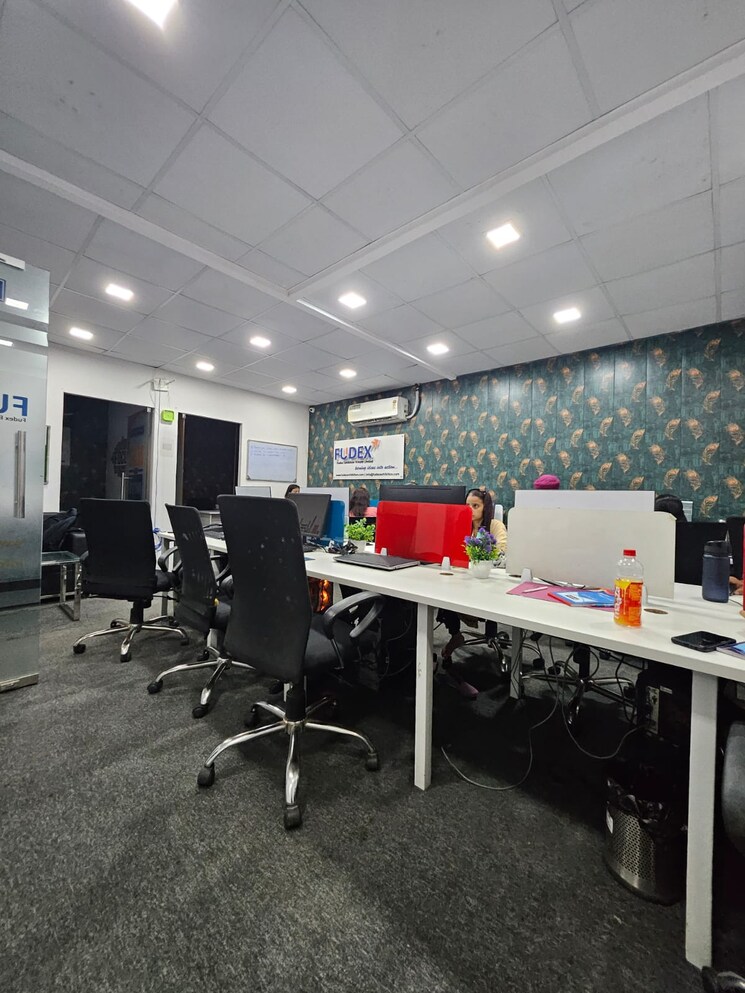 Team Area, sector 63 Commercial Office Space 1200 Sq.Ft. In Sector 63 Noida 7830130