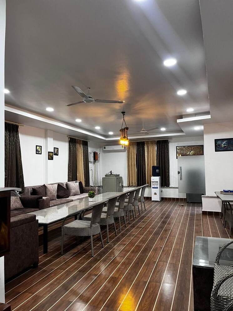 Gym, sector 128 3.5 Bedroom 2520 Sq.Yd. Villa In Sector 128 Noida 7830197