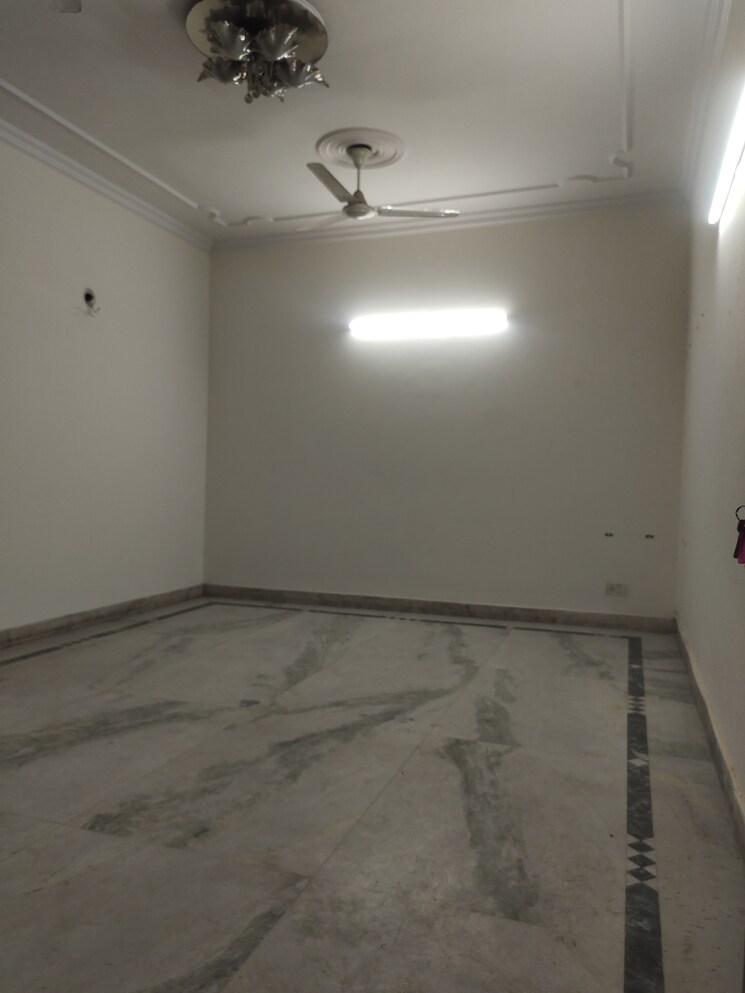 Room, lajpat nagar 4 2 Bedroom 900 Sq.Ft. Builder Floor In Lajpat Nagar 4 Delhi 7830273