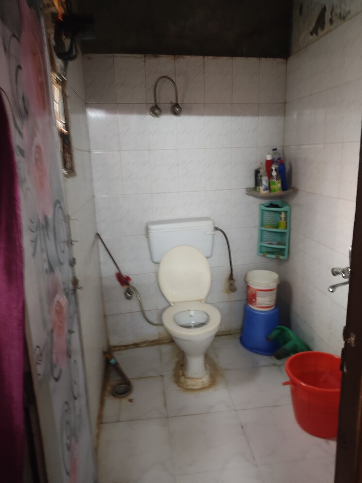 Bathroom, khirki extension 1 Bedroom 50 Sq.Yd. Builder Floor In Khirki Extension Delhi 7830865