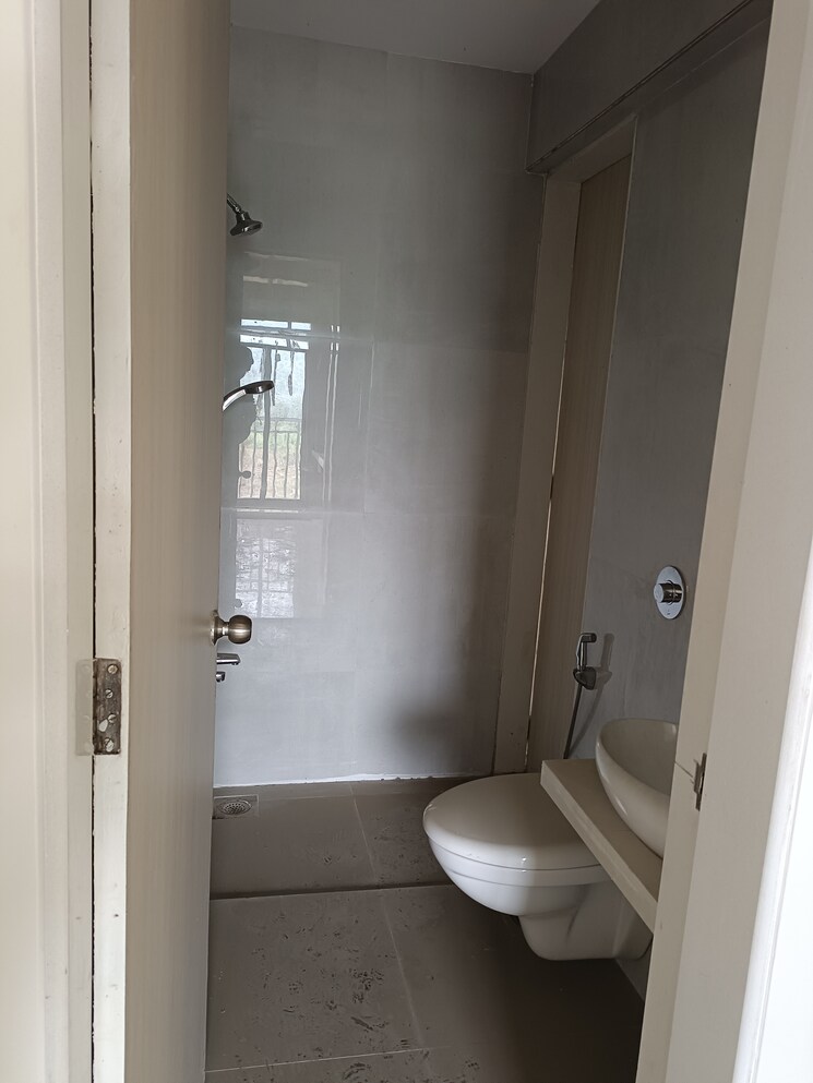 Bathroom, vihang-vermont 2 Bedroom 664 Sq.Ft. Apartment In Ghodbunder Road Thane 7830877