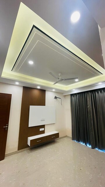 Building Lobby in 4 BHK Builder Floor at Ansal API Esencia, Sector 67 – for Sale