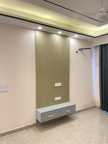 Building Lobby in 4 BHK Builder Floor at Ansal API Esencia, Sector 67 – for Sale