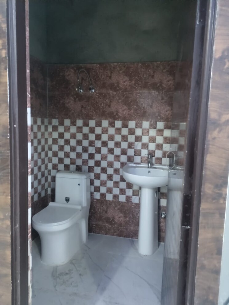 Bathroom, bptp-elite-floors 3 Bedroom 2278 Sq.Ft. Apartment In Sector 83 Faridabad 7831264