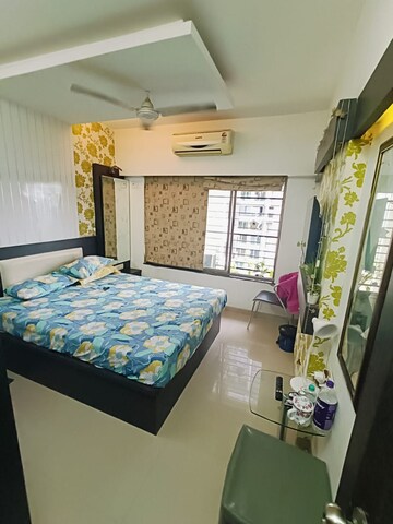 Bedroom in 4 BHK Apartment at Brookhill Tower, Andheri West – for Sale