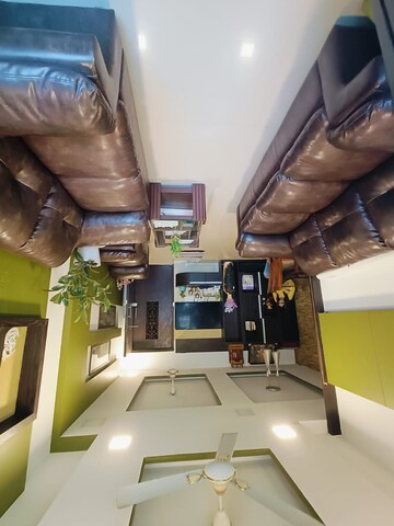 Master Bedroom in 4 BHK Apartment at Brookhill Tower, Andheri West – for Sale