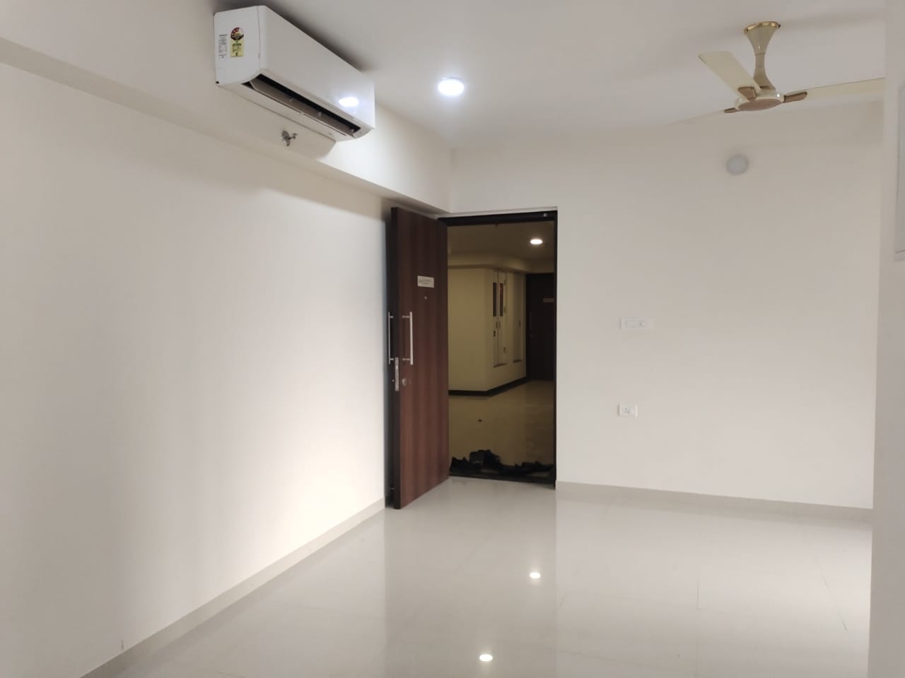 2 BHK Apartment For Resale in Lodha Casa Maxima Mira Road East Mumbai  7831927