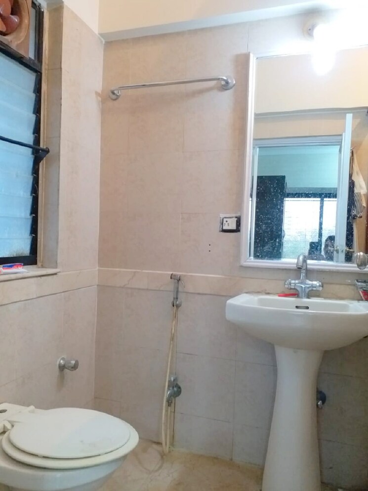 Bathroom, bandra west 4 Bedroom 1400 Sq.Ft. Apartment In Bandra West Mumbai 7831969