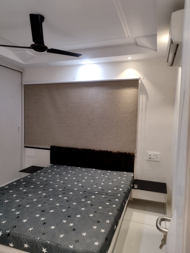 Room, city light 4 Bedroom 1300 Sq.Ft. Apartment In City Light Surat 7832510