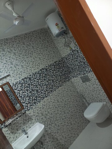 Furnished Amenities in 3 BHK Builder Floor at Sector 52 – for Rent