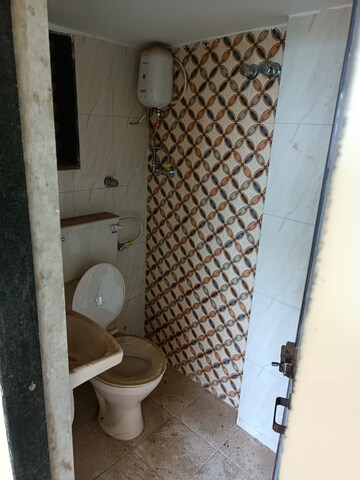 Bathroom in 1 RK Apartment at Jogeshwari East – for Sale