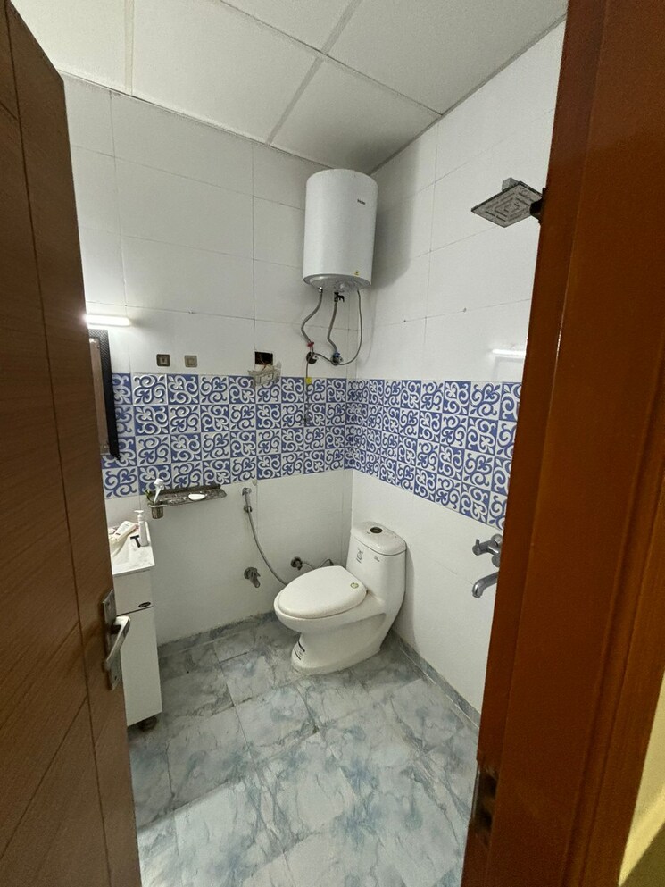 Bathroom, niti khand i 3 Bedroom 1250 Sq.Ft. Builder Floor In Niti Khand I Ghaziabad 7832806