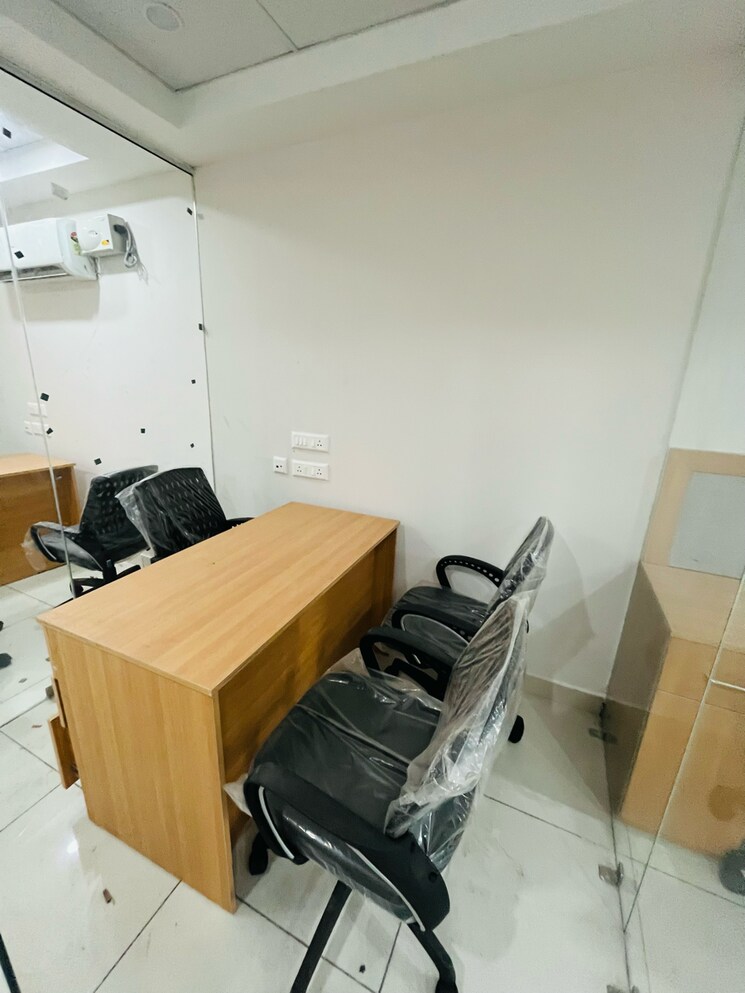 Team Area, chandigarh-citi-center Commercial Office Space 475 Sq.Ft. In Vip Road Zirakpur 7832867