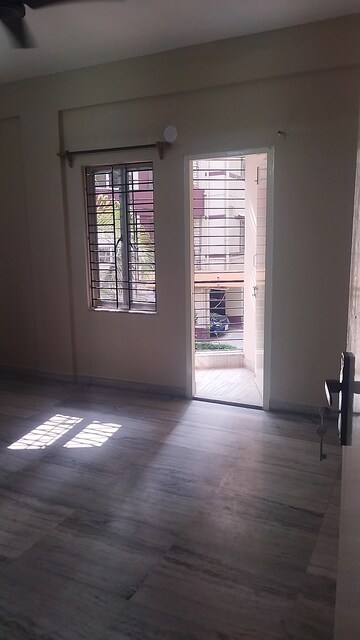Room in 3 BHK Apartment at Utthan Apartments, Chinar Park – for Sale