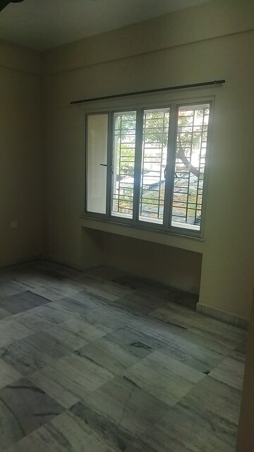 Room in 3 BHK Apartment at Utthan Apartments, Chinar Park – for Sale