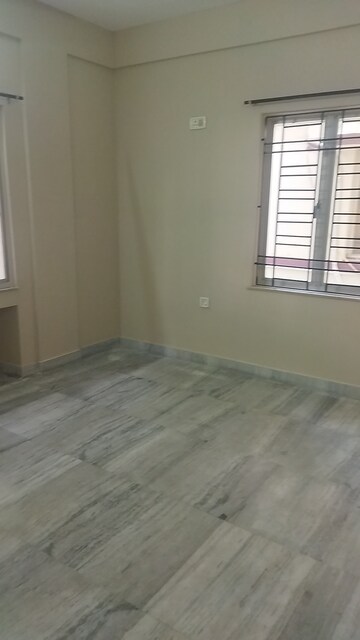 Room in 3 BHK Apartment at Utthan Apartments, Chinar Park – for Sale