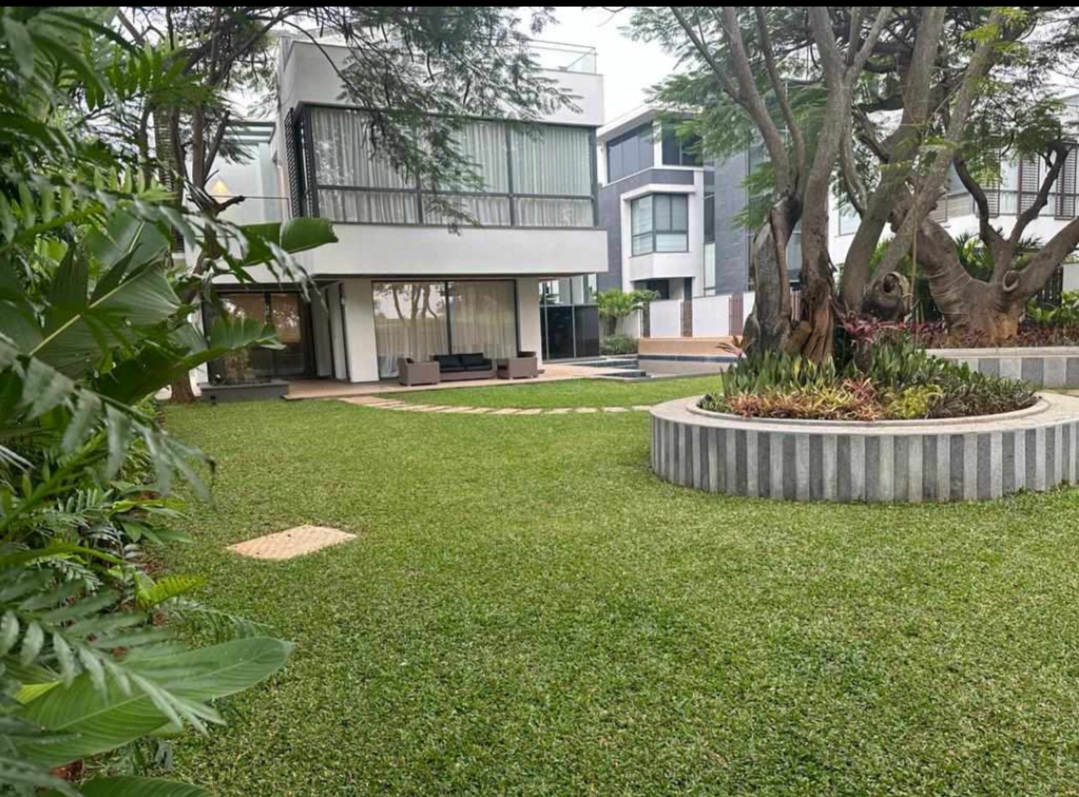 4 BHK + Servant Room 4250 Sq.Ft. Villa in Embassy Boulevard