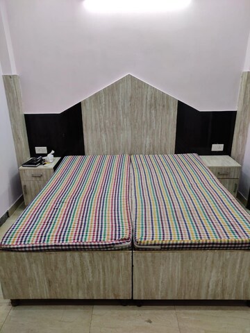 1 BHK Independent House For Rent in Unitech Arcadia, South City 2
