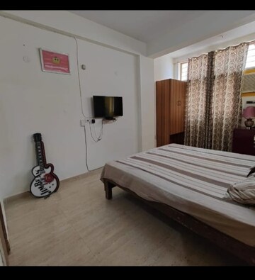 Bedroom in 1 RK Apartment at Sector 57 – for Rent