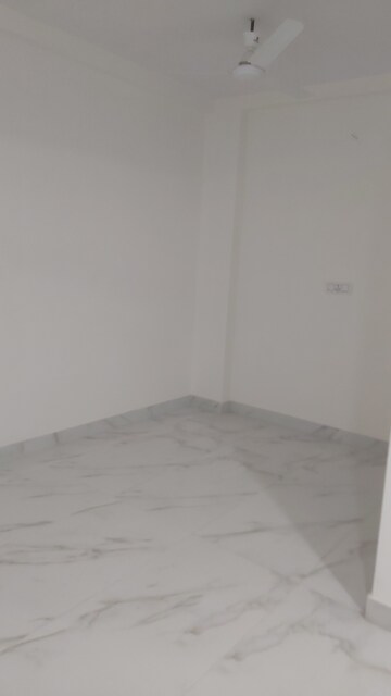Building Lobby in 3.5 BHK Builder Floor at Mayur Vihar Phase 1 – for Sale
