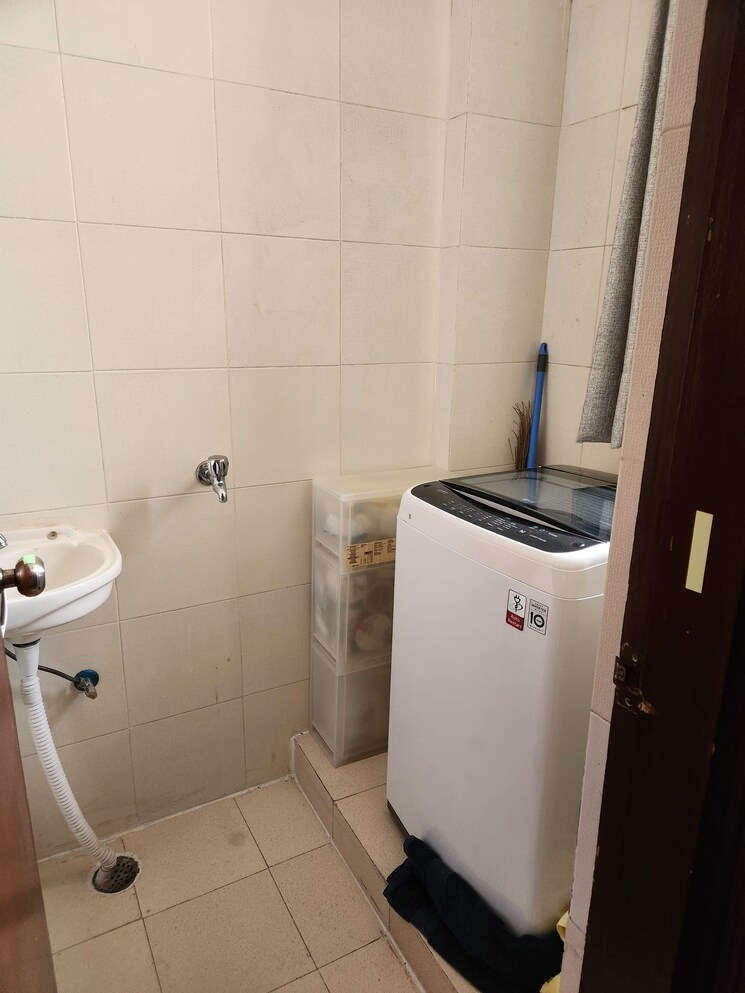 Bathroom, purvanchal-heights 3.5 Bedroom 1830 Sq.Ft. Apartment In Zeta I Greater Noida Greater Noida 7833139