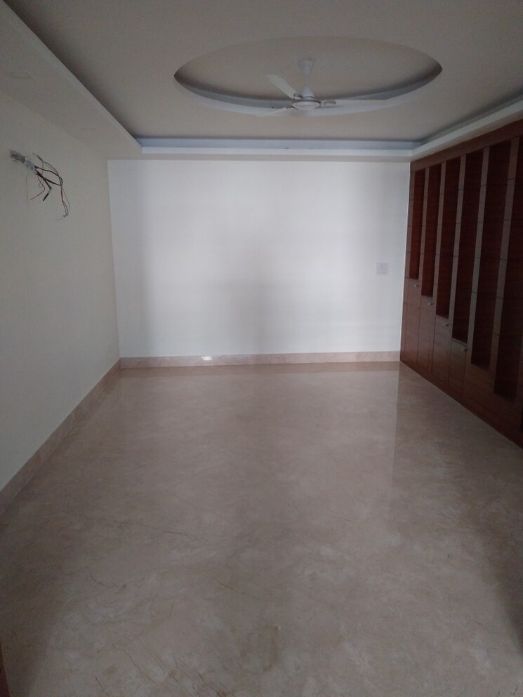 Room, sector 23 3 Bedroom 240 Sq.Yd. Builder Floor In Sector 23 Gurgaon 7833219