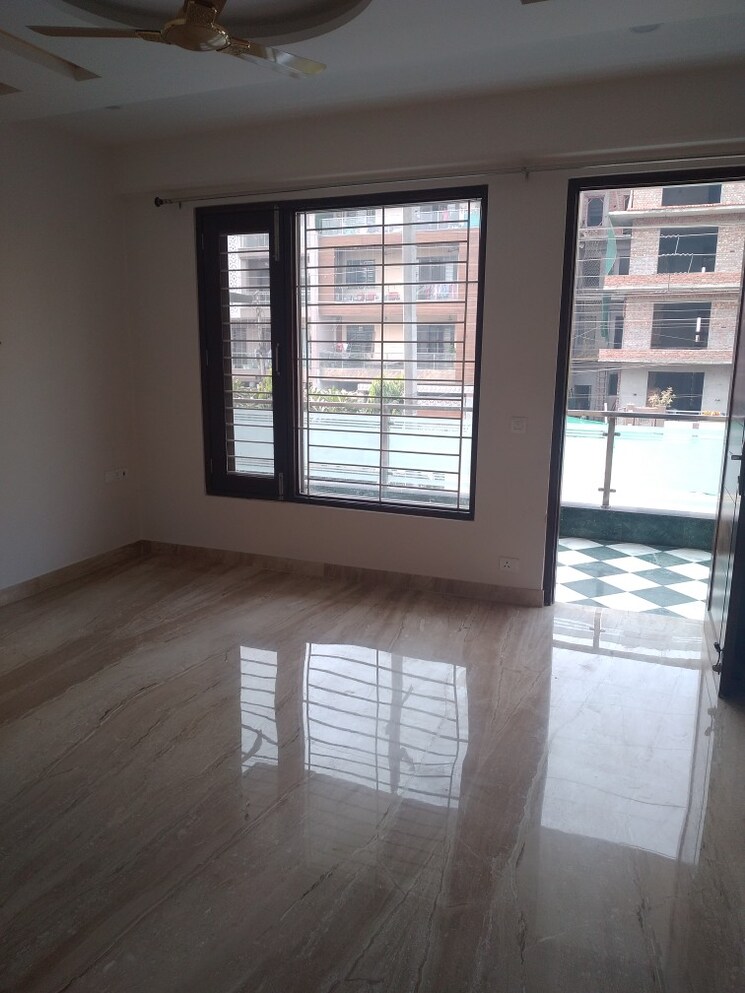 Room, sector 23 3 Bedroom 2462 Sq.Ft. Builder Floor In Sector 23 Gurgaon 7833222