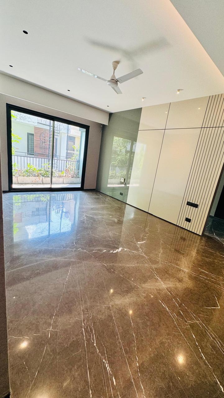 6 BHK + Servant Room Apartment For Sale in DLF The Pinnacle