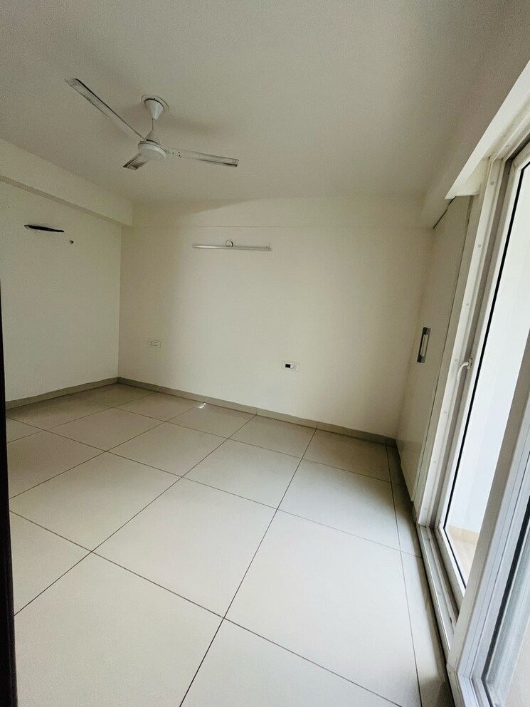 Room, hermitage-centralis 3.5 Bedroom 2025 Sq.Ft. Apartment In Vip Road Zirakpur 7833888